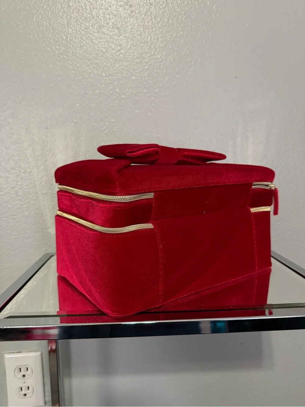 NEW Estée Lauder Red Velvet Bow Train Case Makeup Bag